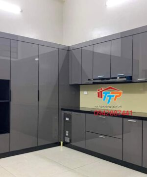 Tủ bếp cánh kính kết hợp tủ đồ khô