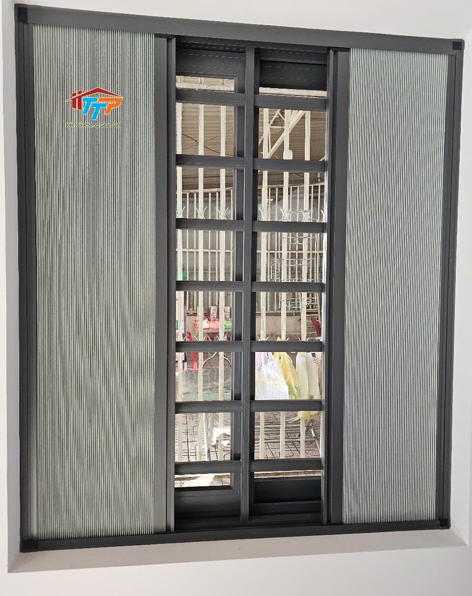 Cửa sổ trượt lùa kết hợp rèm chống nắng, khung an toàn hiện đại, sản phẩm cần thiết cho cuộc sống hiện đại