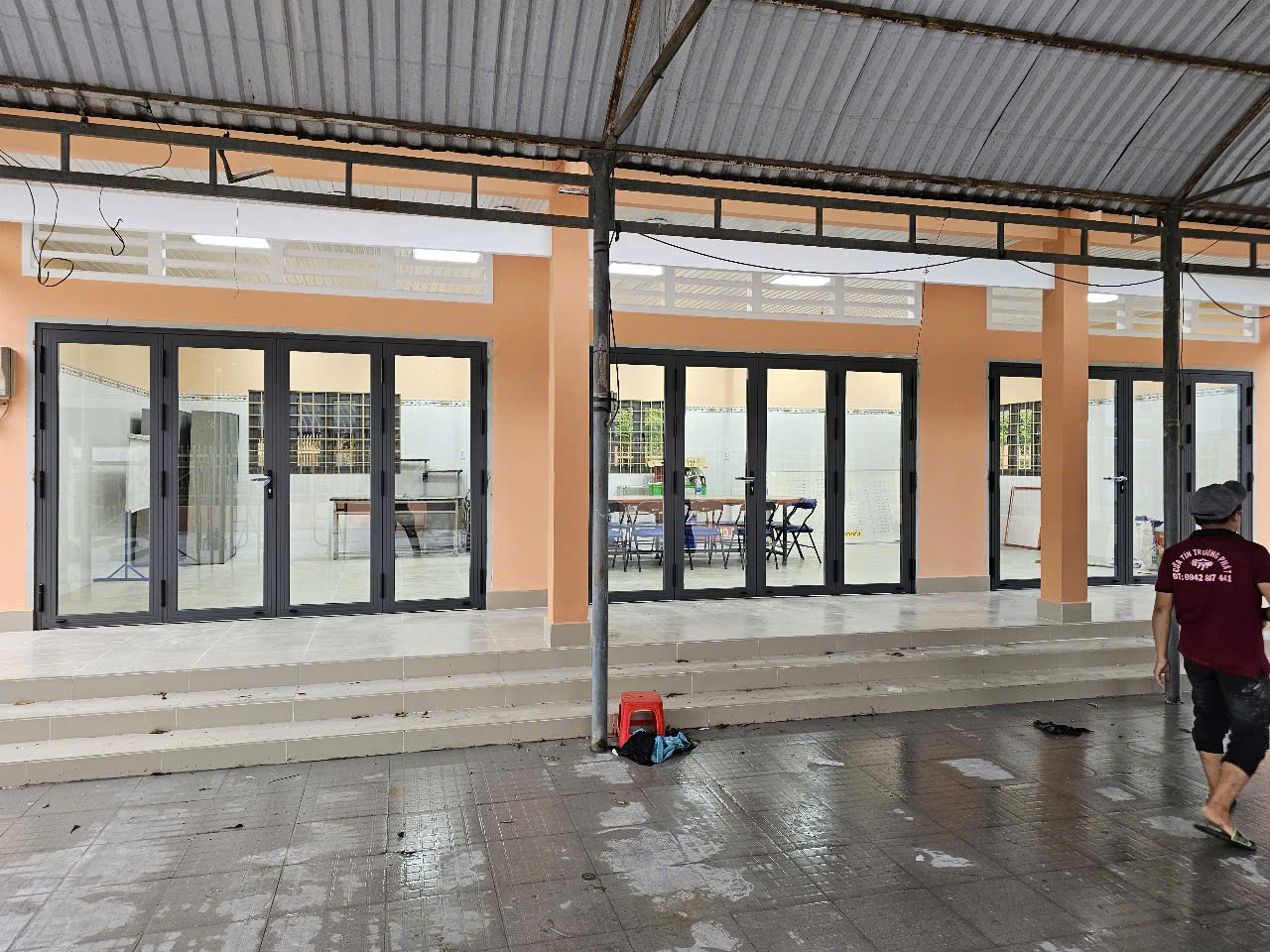 Lắp đặt cửa nhôm kính văn phòng công trình tại Củ Chi, TP.HCM – thiết kế hiện đại, độ bền cao, thẩm mỹ sang trọng