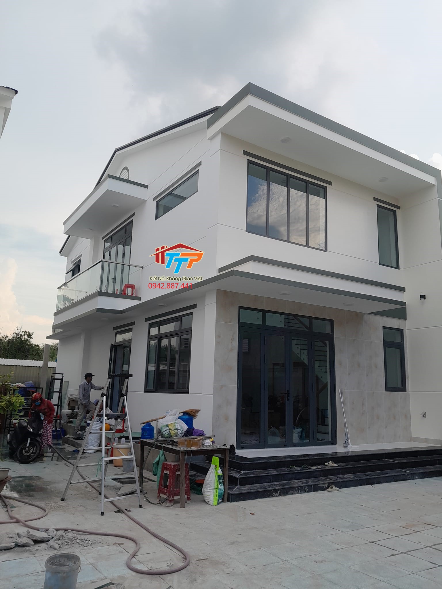 Thi công cửa nhôm kính công trình nhà ở tại Củ Chi, TP.HCM – thiết kế hiện đại, độ bền cao, thẩm mỹ sang trọng